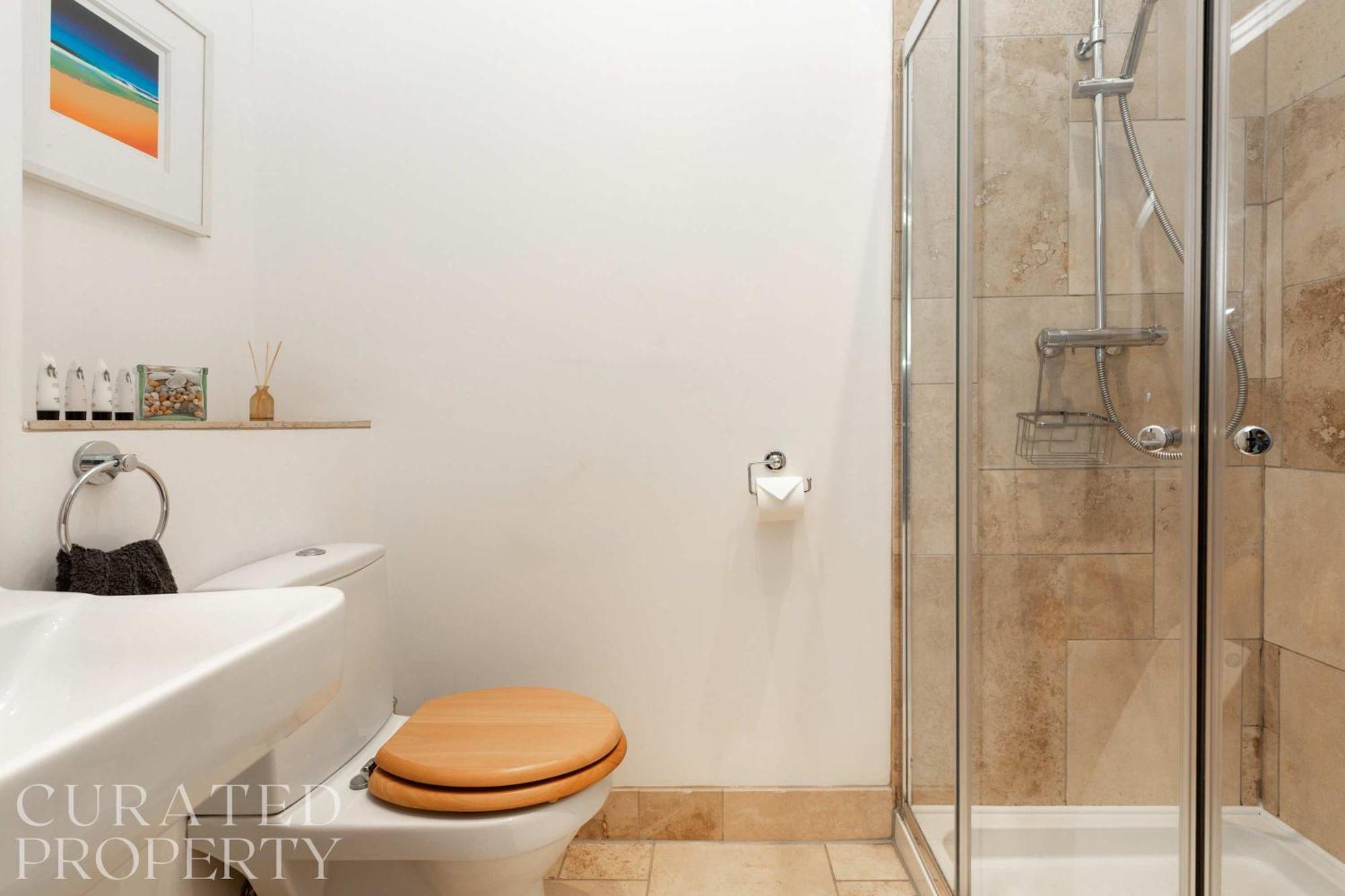 Spacious, Light-filled Period * Bath