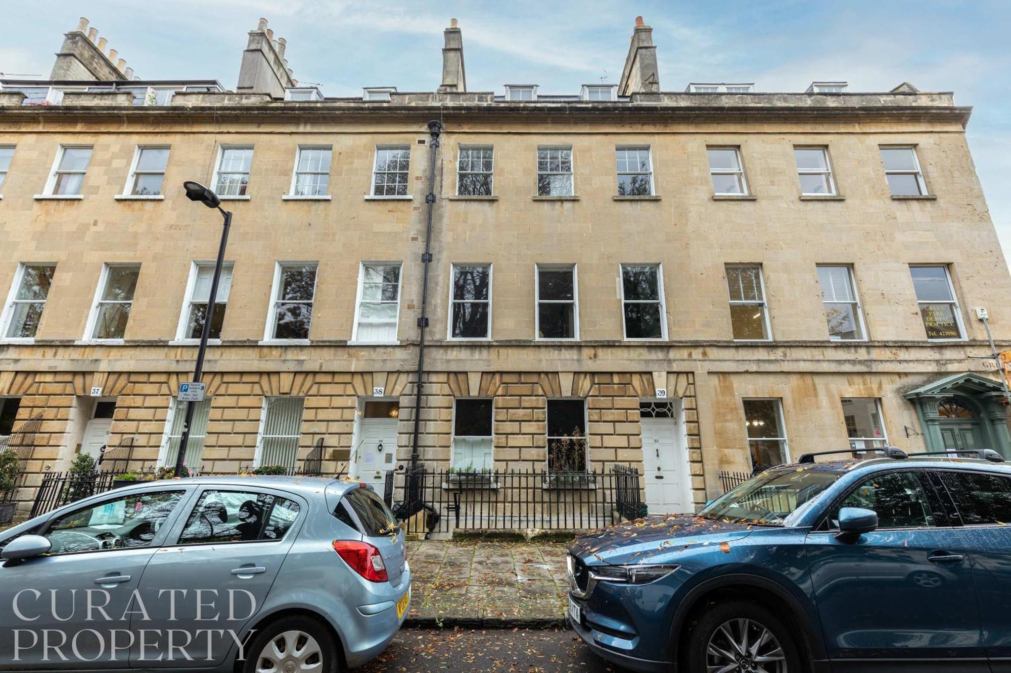Apartment Spacious, Light-filled Period Bath