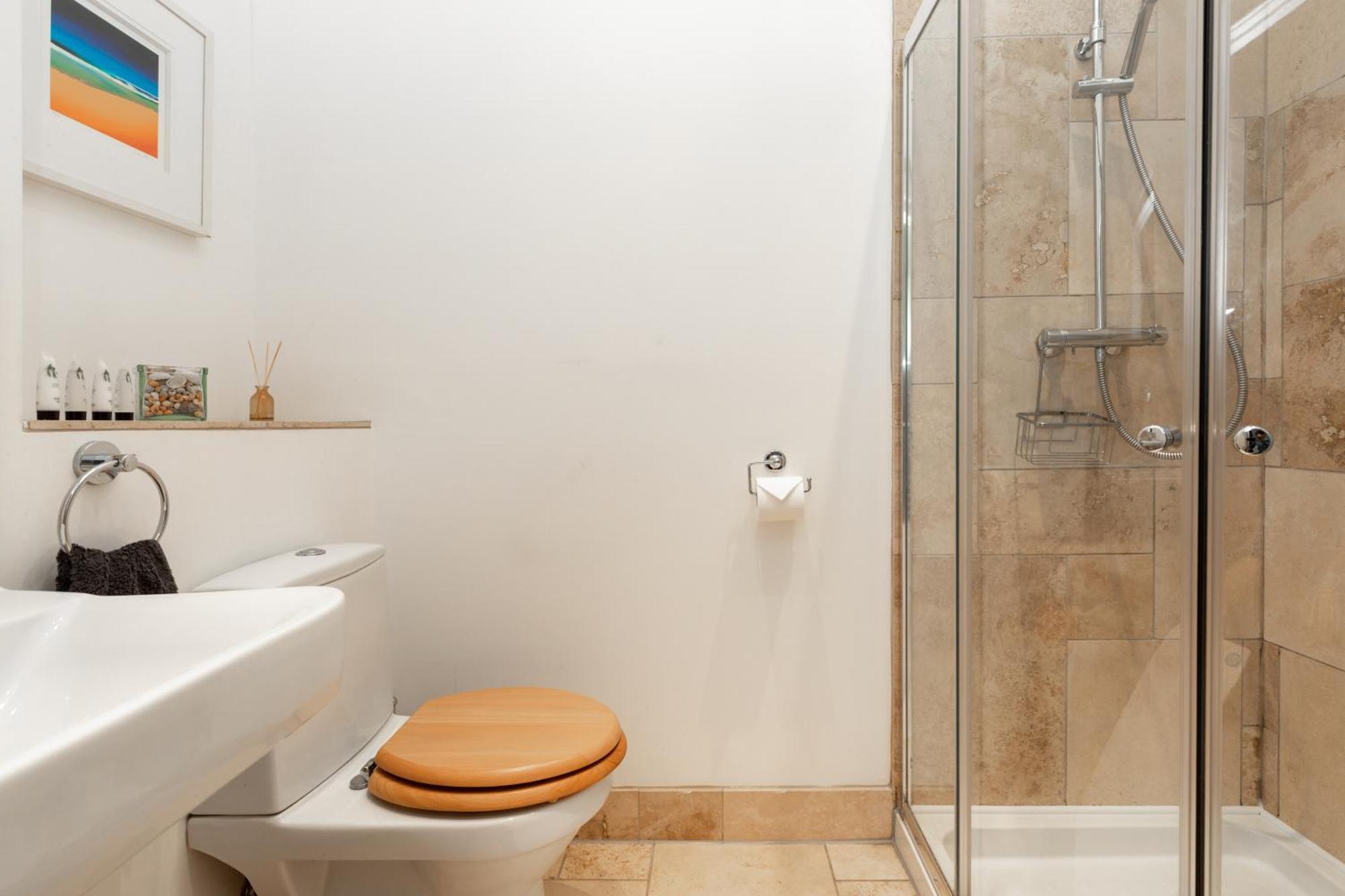 Spacious, Light-filled Period * Bath