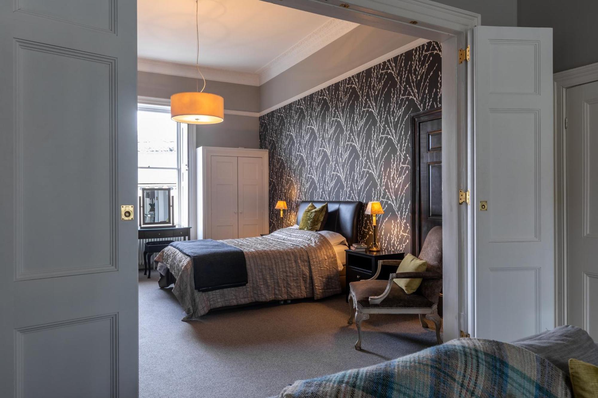 Spacious, Light-filled Period Bath