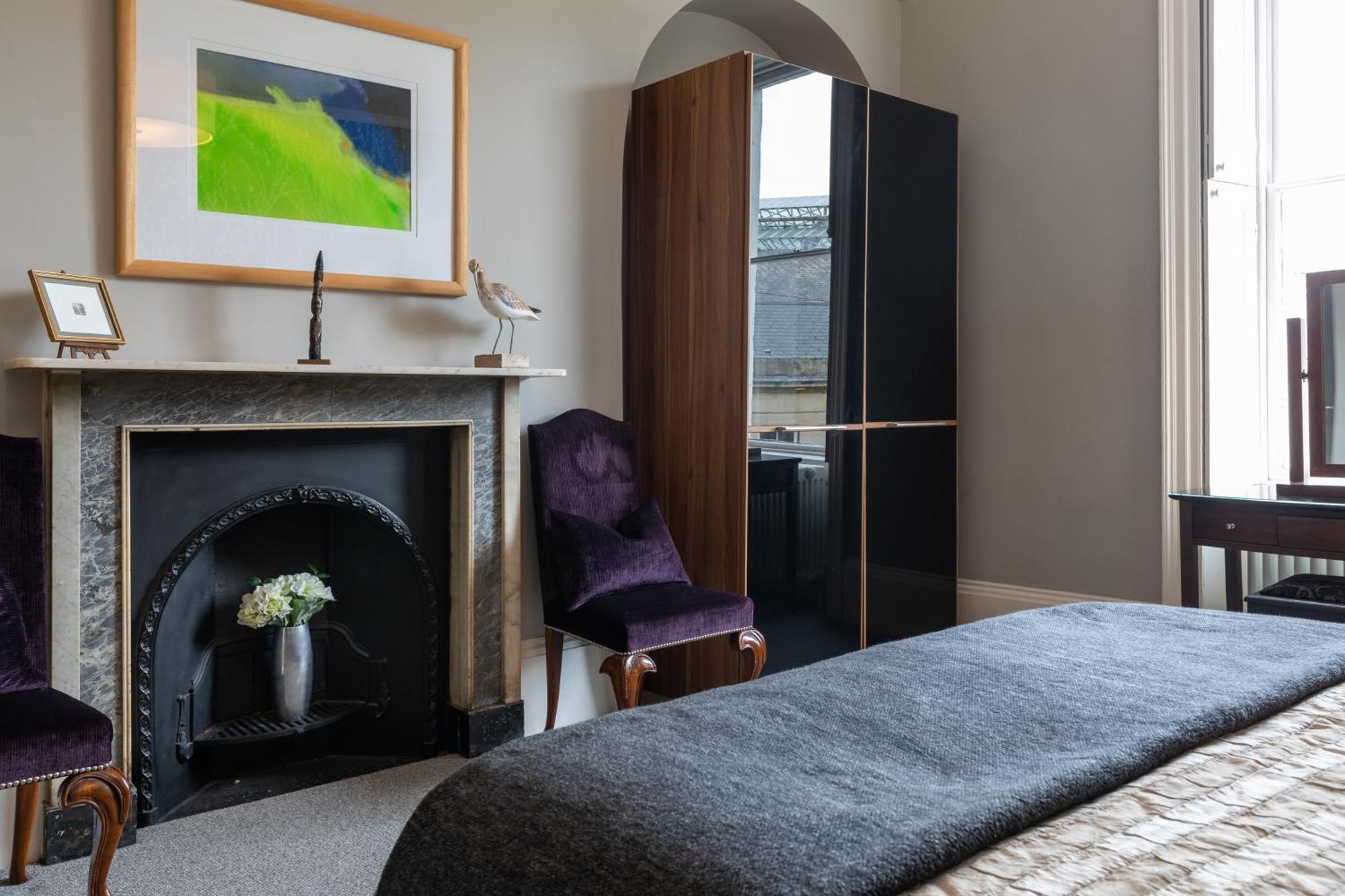 Spacious, Light-filled Period * Bath