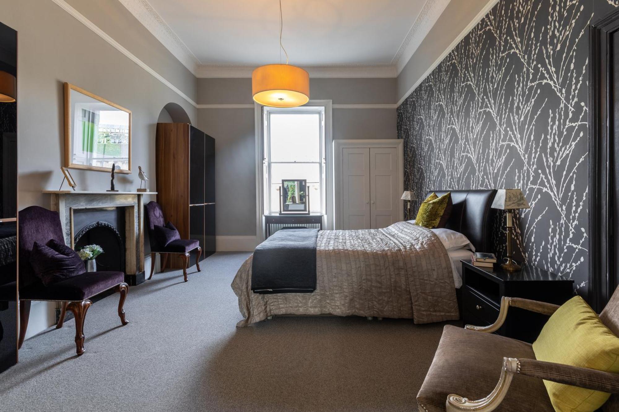Spacious, Light-filled Period Apartment