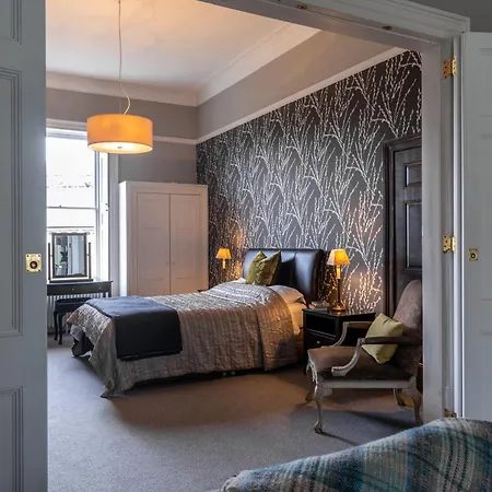 Spacious, Light-Filled Central Period Apartment Bath Exterior photo