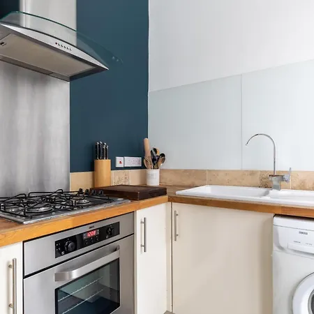 Spacious, Light-Filled Central Period Apartment Bath Exterior photo